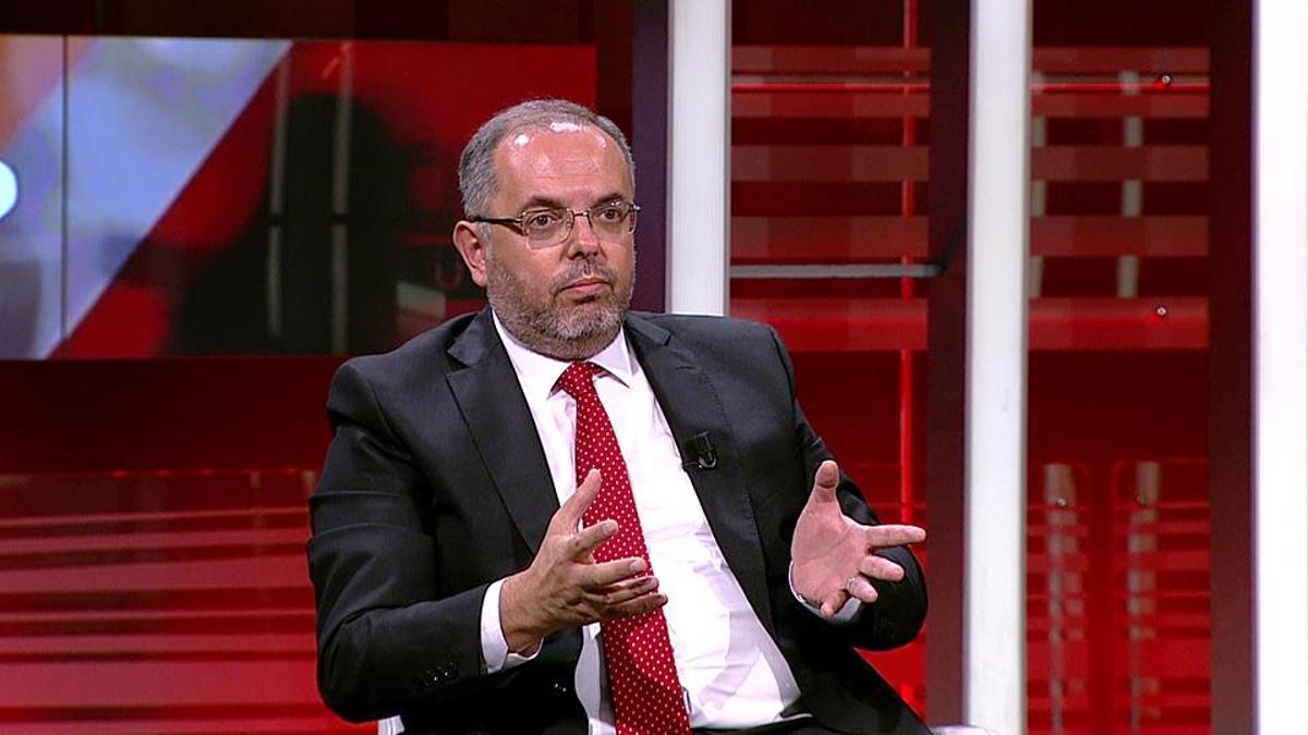 Erhan Afyoncu: "Dünya, savaş hazırlığı dönemine geçti"