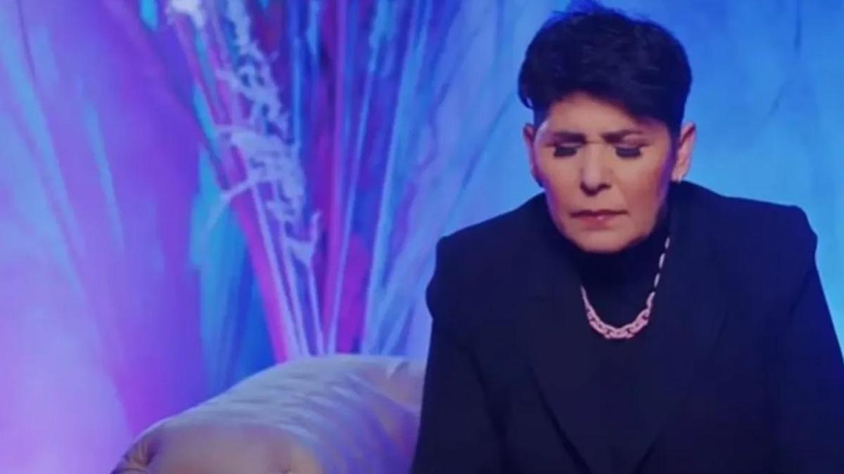 Cansever hastalığını paylaştı: Dualarınızı bekliyorum