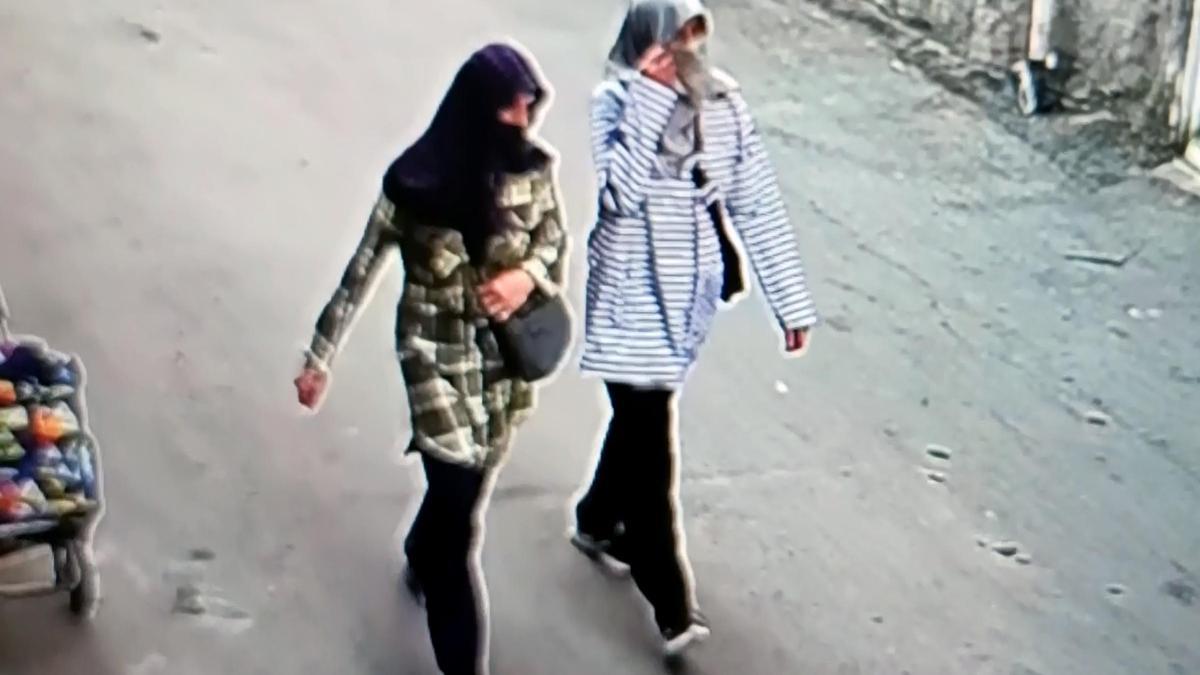 Yüzlerini eşarpla gizleyen anne-kız, girdikleri evlerden altın ve ziynet eşyası çaldı