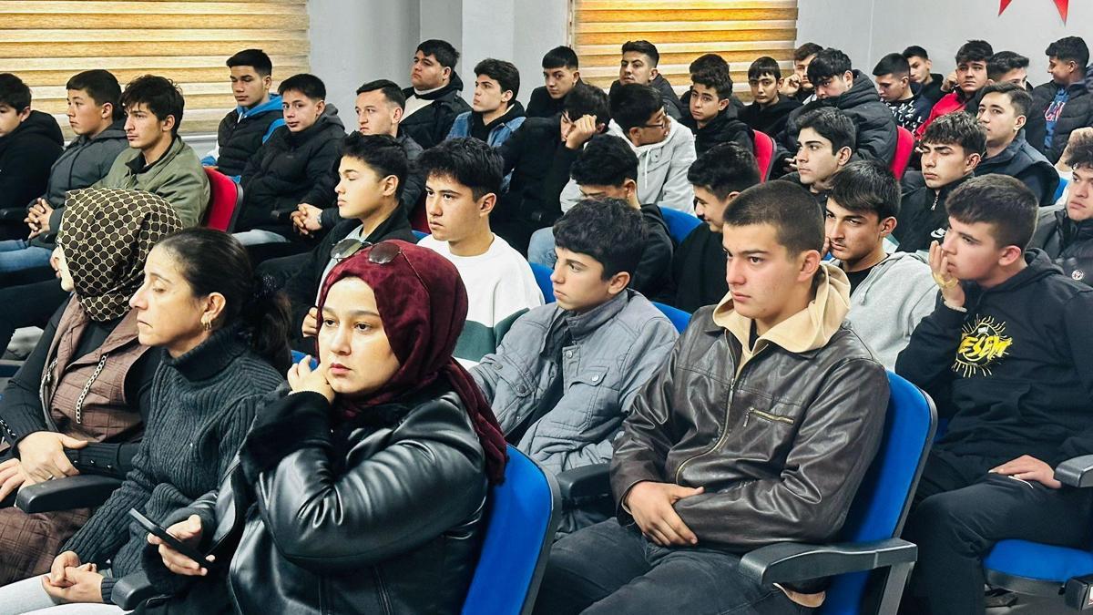 Erdemli'de ustalar çıraklarla buluştu