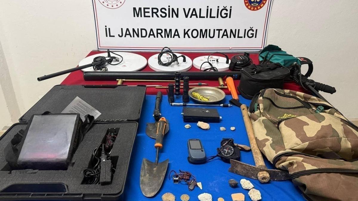 Mersinde kaçak kazı yapan 3 şüpheli yakalandı