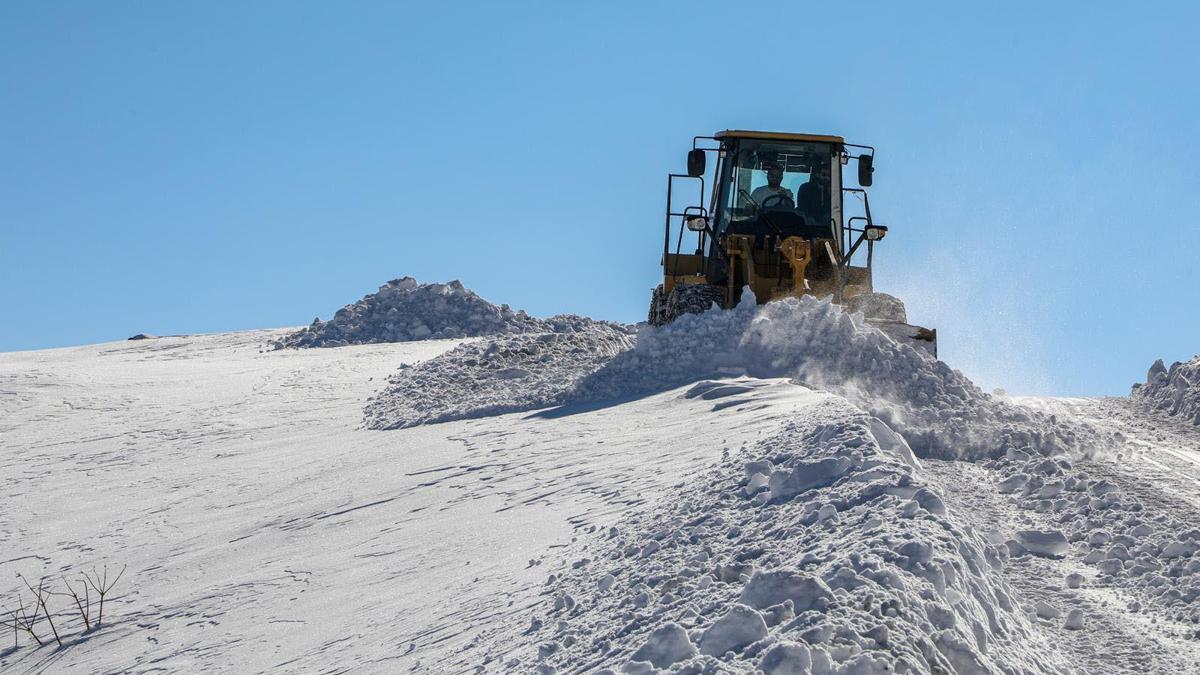 Van'da kardan kapanan 90 yerleşim yerinden 78'inin yolu ulaşıma açıldı
