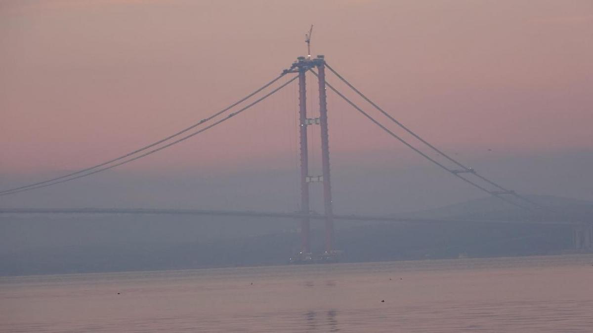 Çanakkale Boğazı sis nedeniyle gemi geçişlerine kapatıldı