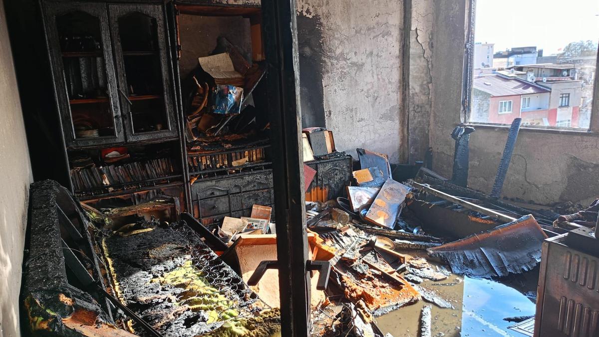 Samsunda çıkan yangında ev kullanılamaz hale geldi