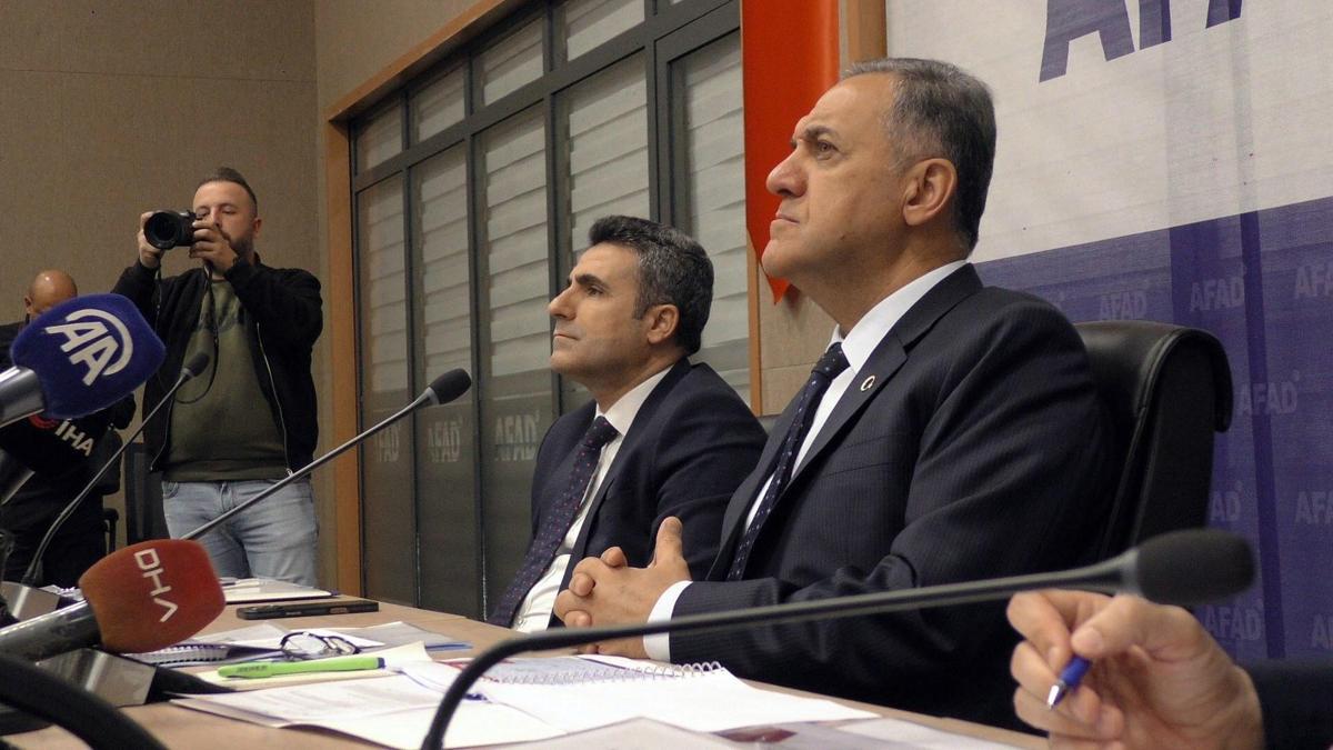 Vali Usta: Bingölde ağır hasarlı yapıların yüzde 92si yıkıldı