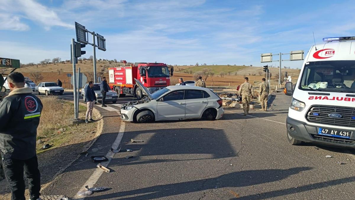TIRın çarptığı otomobilin sürücüsü ağır yaralandı