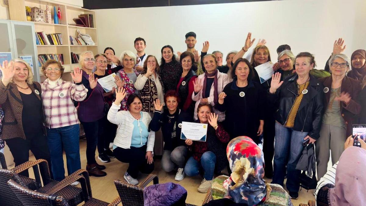 Muratpaşada 60 yaş üstüne sağlıklı yaşam rozeti