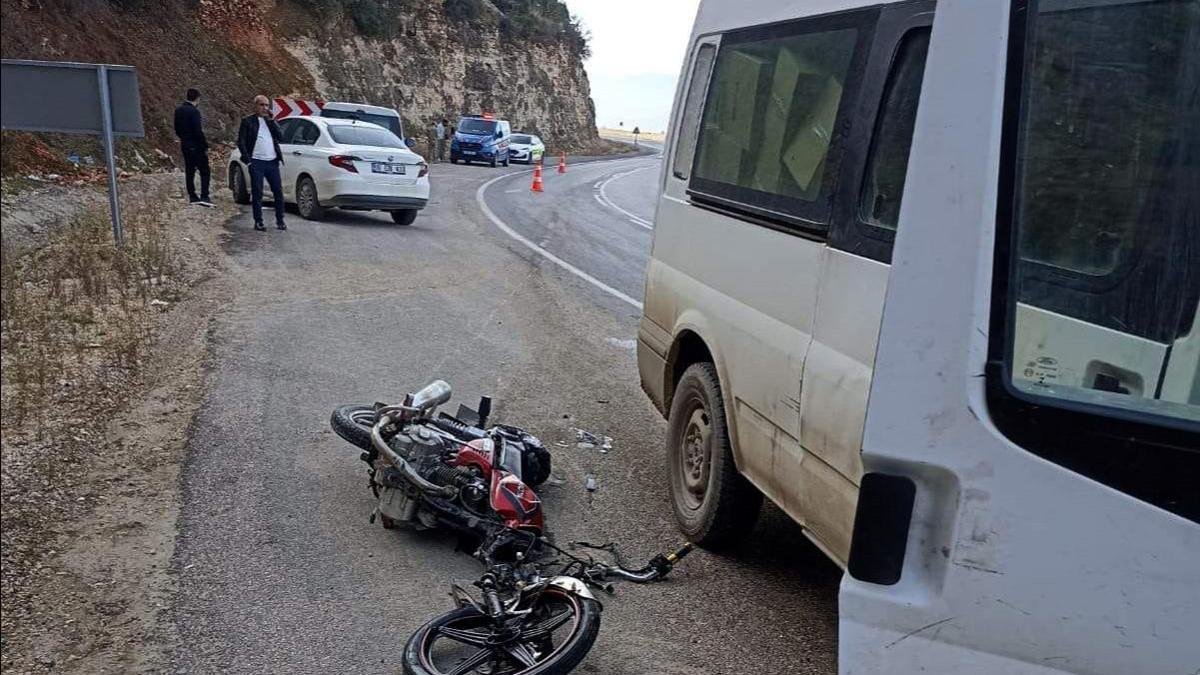 Gaziantepte minibüs ile çarpışan motosiklet sürücüsü yaralandı