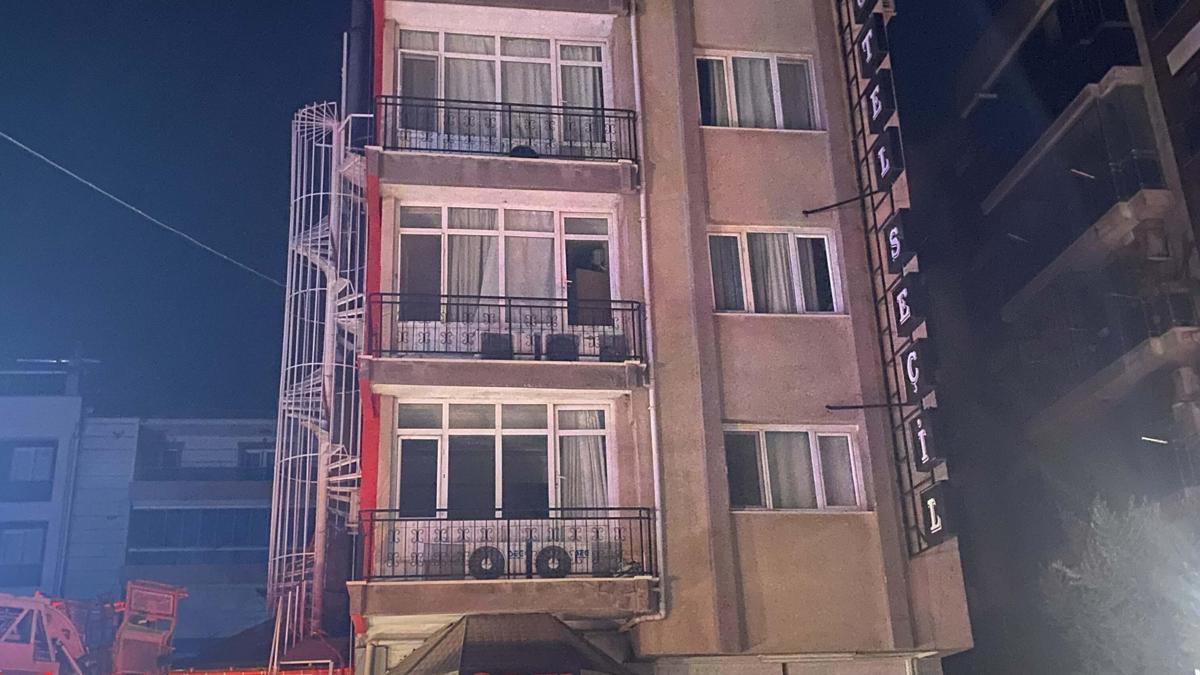 Manisa'da otelde çıkan yangın zarara yol açtı