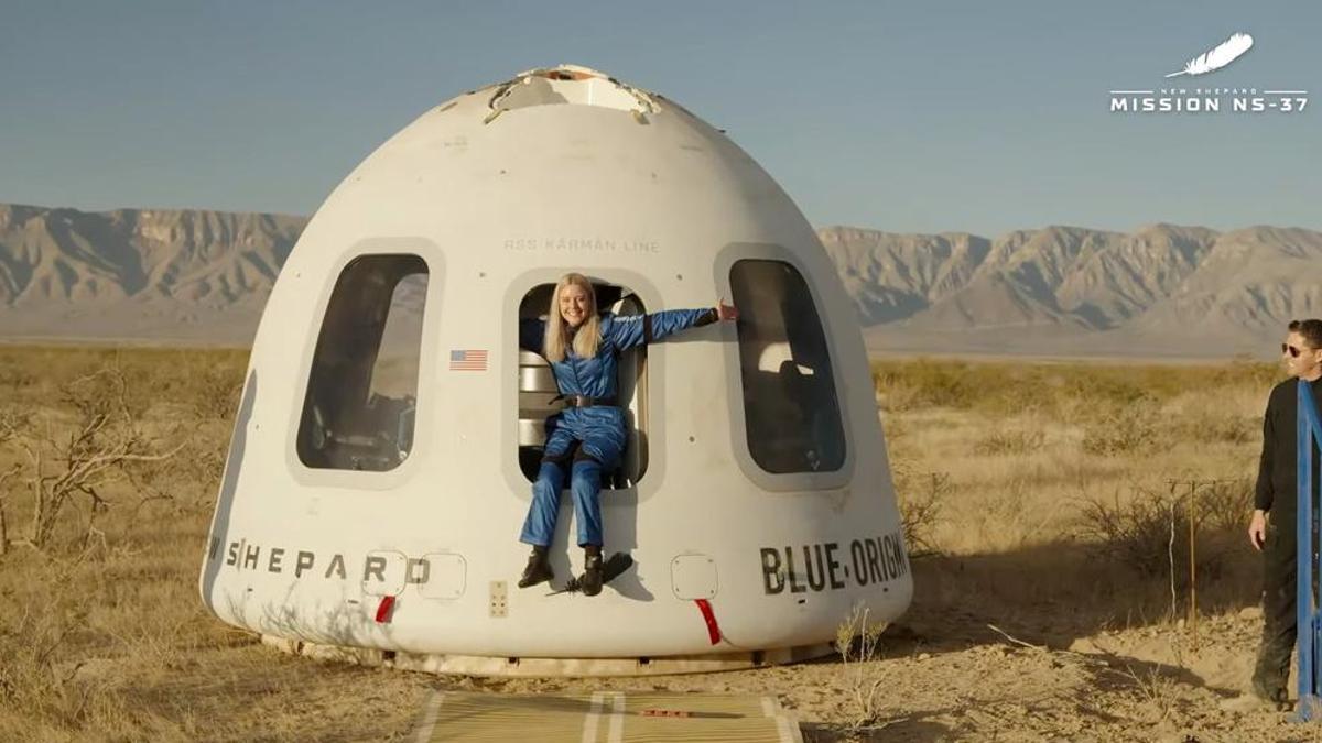 Blue Origin'den bir ilk: Tekerlekli sandalyeli mühendis uzaya çıktı