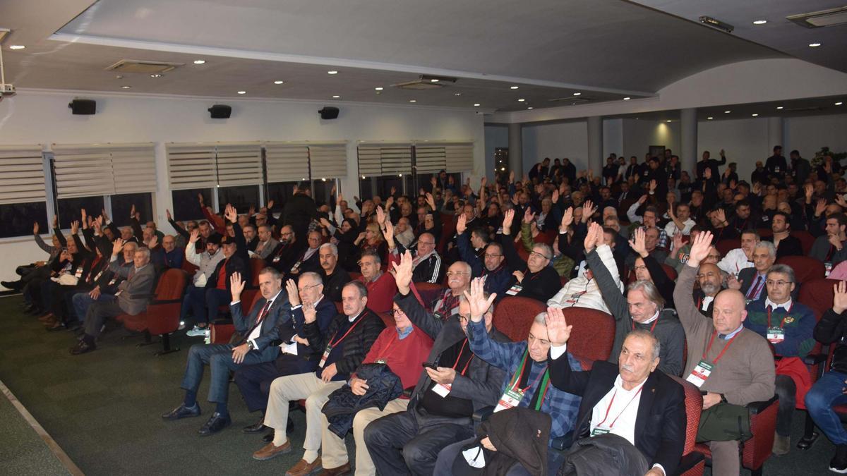 Karşıyaka'da tüzük yine değişiyor