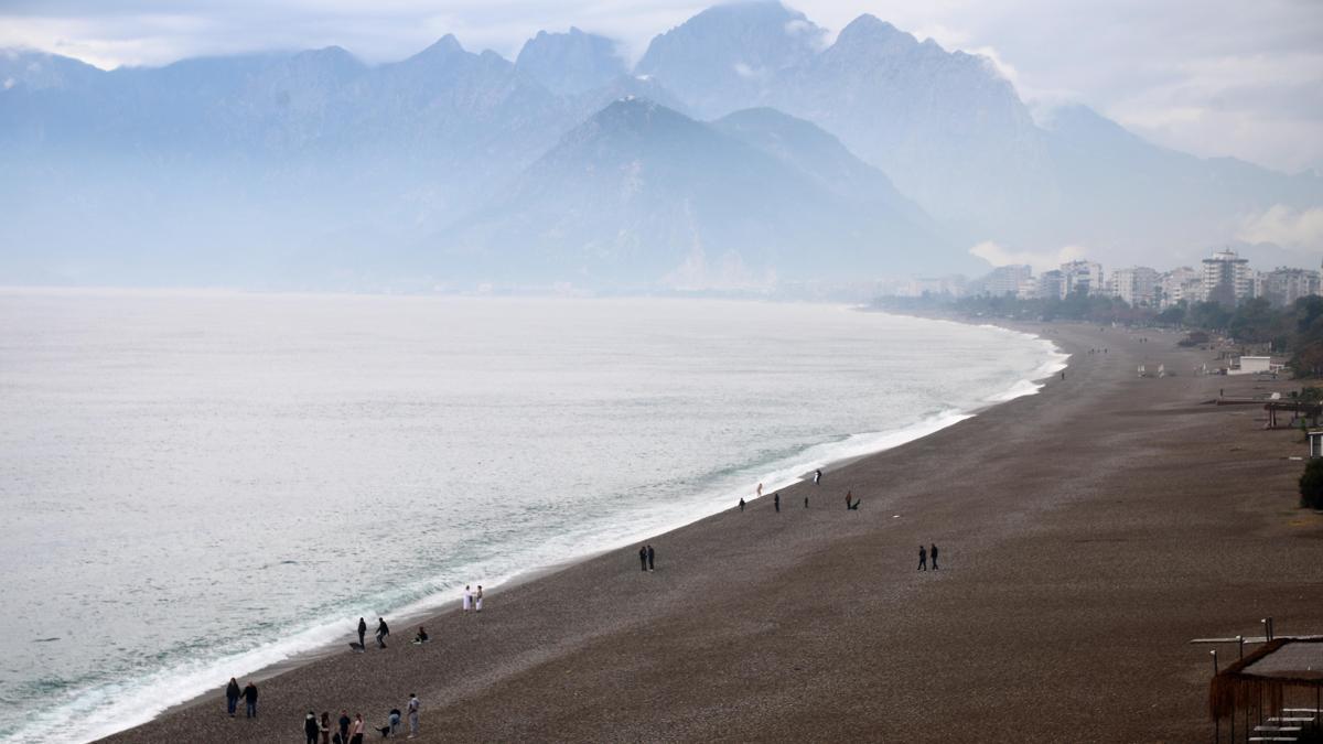 Antalyada beklenen yağmur etkili oldu