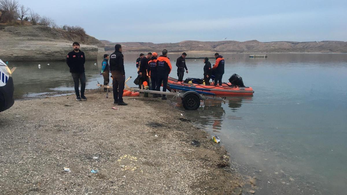 Adıyaman'da tekne alabora oldu; 4 kişi kurtarıldı, 1 kişi aranıyor