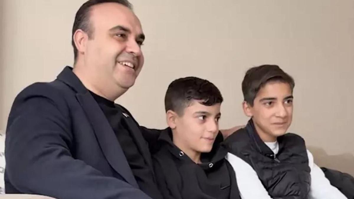 Altın dolu çantayı kuyumcuya teslim etmişlerdi! Bakan Kacır'dan kahraman çocuklara sürpriz ziyaret