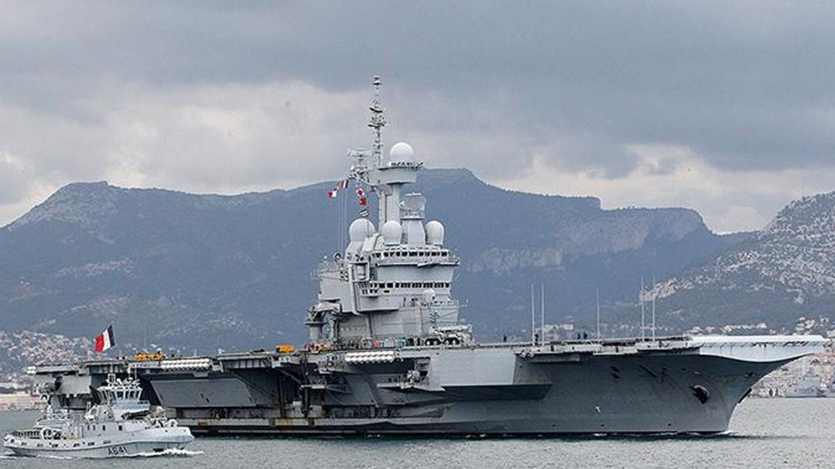 Fransa, yeni uçak gemisi inşa edecek