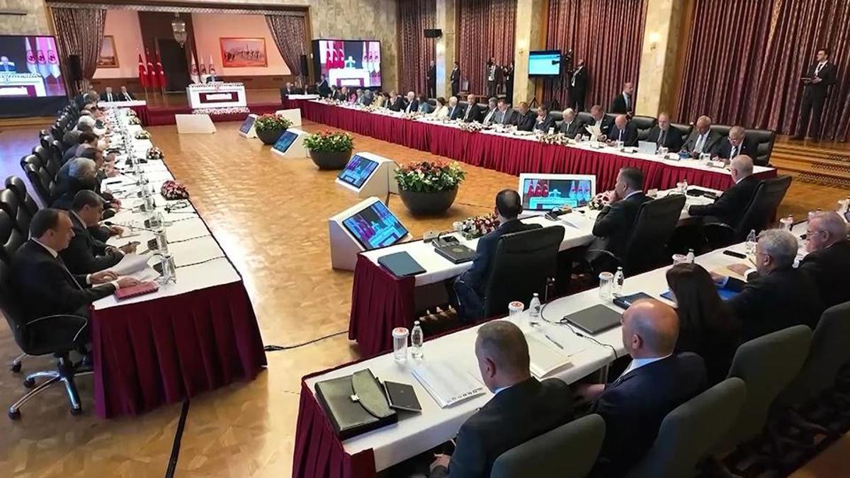 AK Parti'nin raporunda kırmızı çizgi