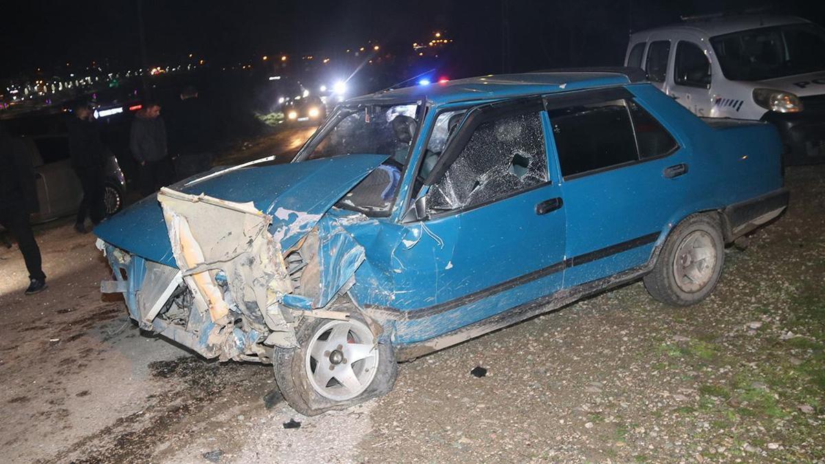 Amasya'da iki otomobil çarpıştı: 6 yaralı