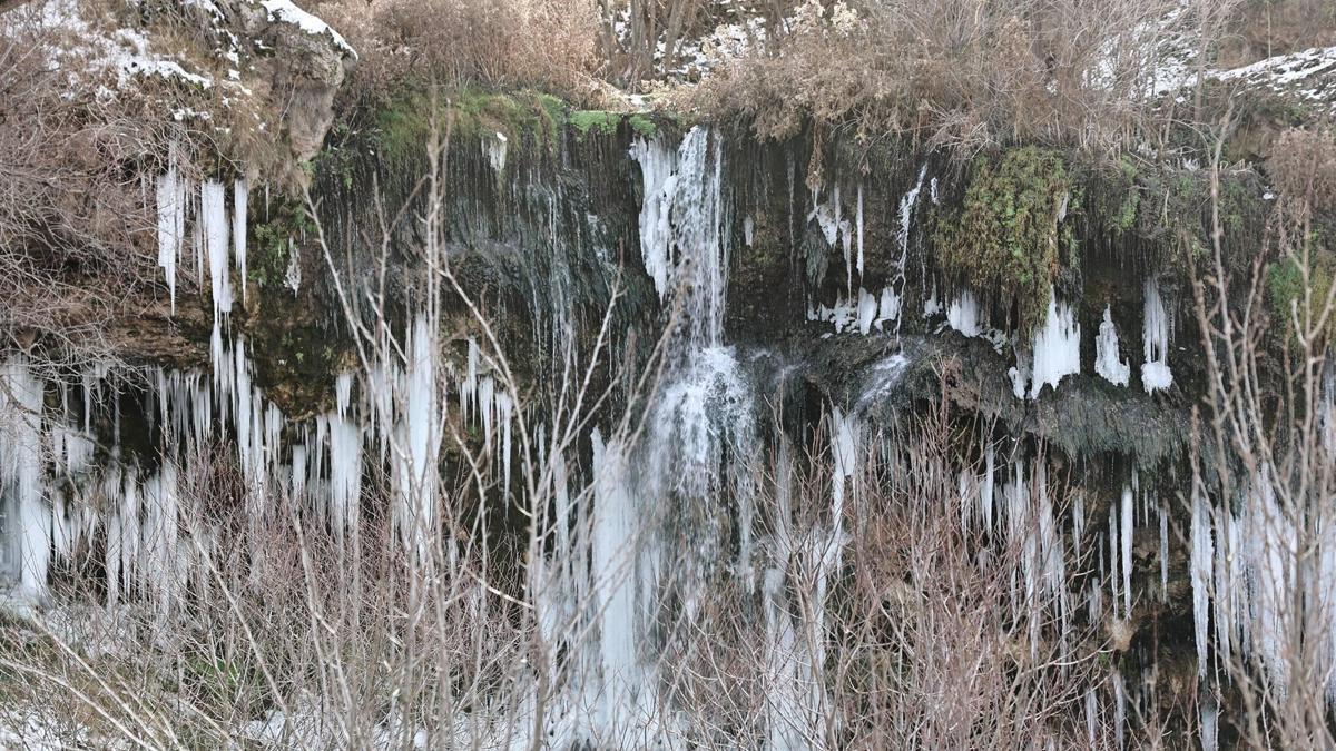 Sivas'taki doğa harikası Değirmenaltı Şelalesi turizme kazandırılıyor