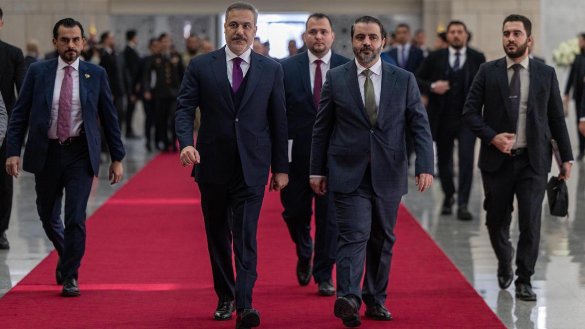 Dışişleri Bakanı Fidan, Savunma Bakanı Güler ve MİT Başkanı Kalın, Suriye lideri Şara ile görüştü