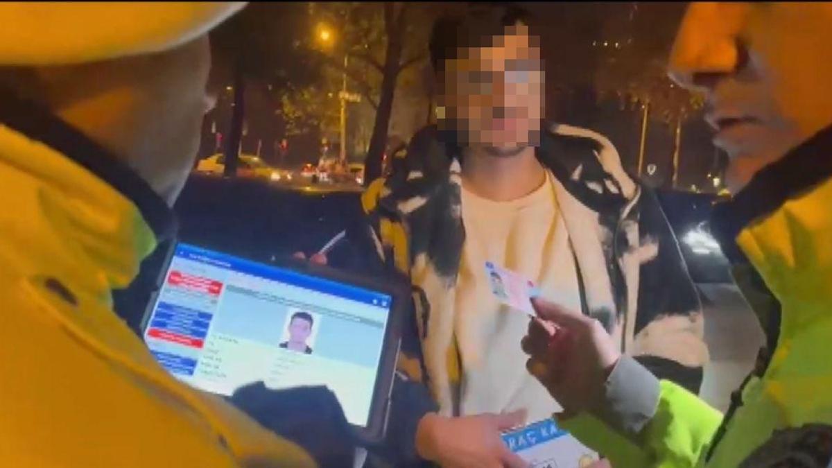 Trafik polisine arkadaşının ehliyetini verdi, benim eski fotoğrafım dedi