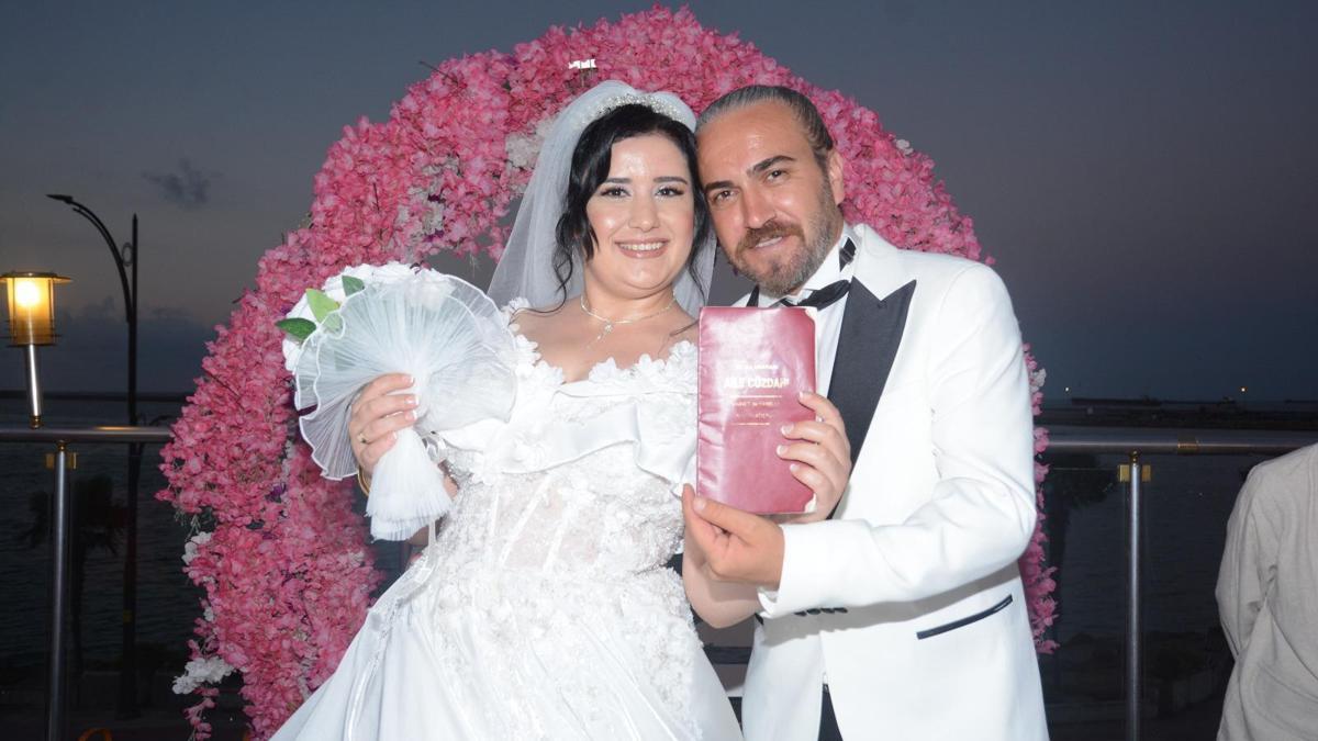 Evlenmek için kaçırdığı kocasıyla 15 yıl sonra hayallerindeki düğünü yaptılar