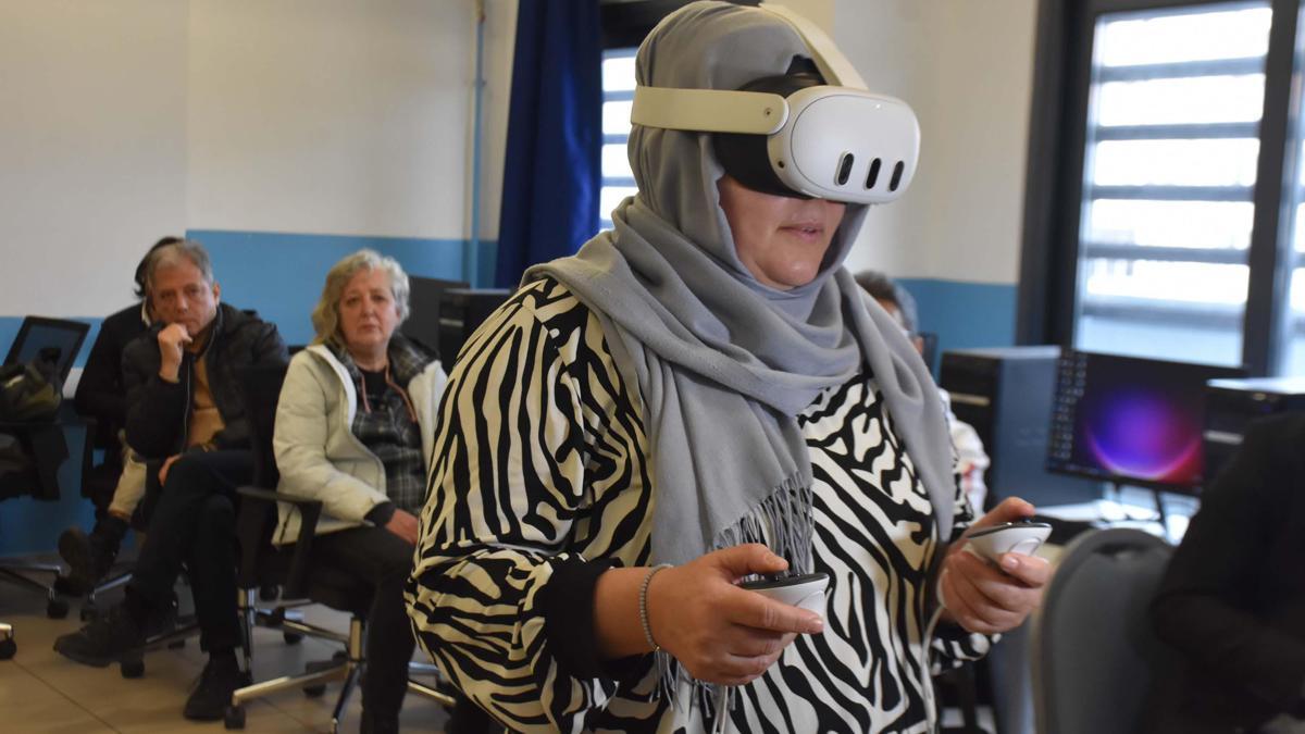 Coğrafya ve sosyal bilgiler öğretmenlerine sanal gerçeklik eğitimi