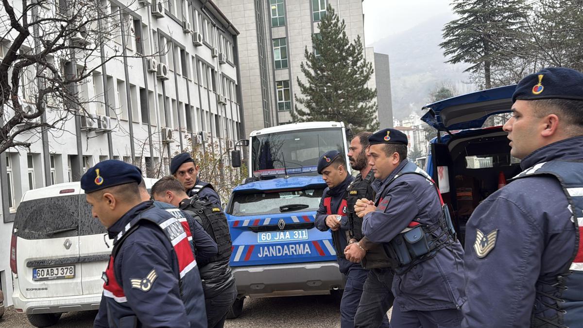 Tokat'ta 2 kişinin öldüğü silahlı kavganın şüphelileri adliyede