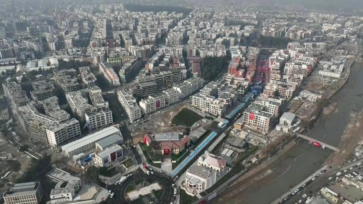 CNN TÜRK küllerinden doğan Hatayda: Deprem bölgesinde 455 bin konut tamam