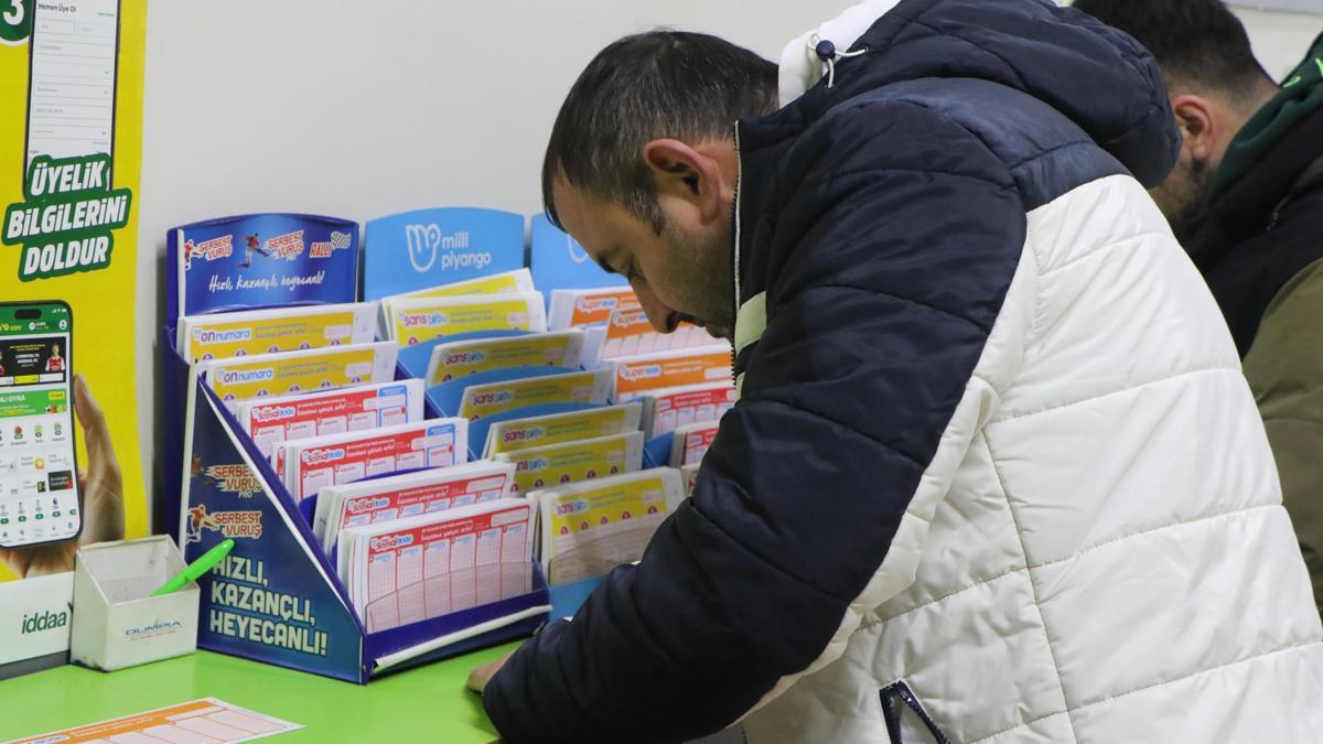 Samsunda Süper Loto talihlisi 105 milyon TLlik büyük ikramiyeyi kazandı