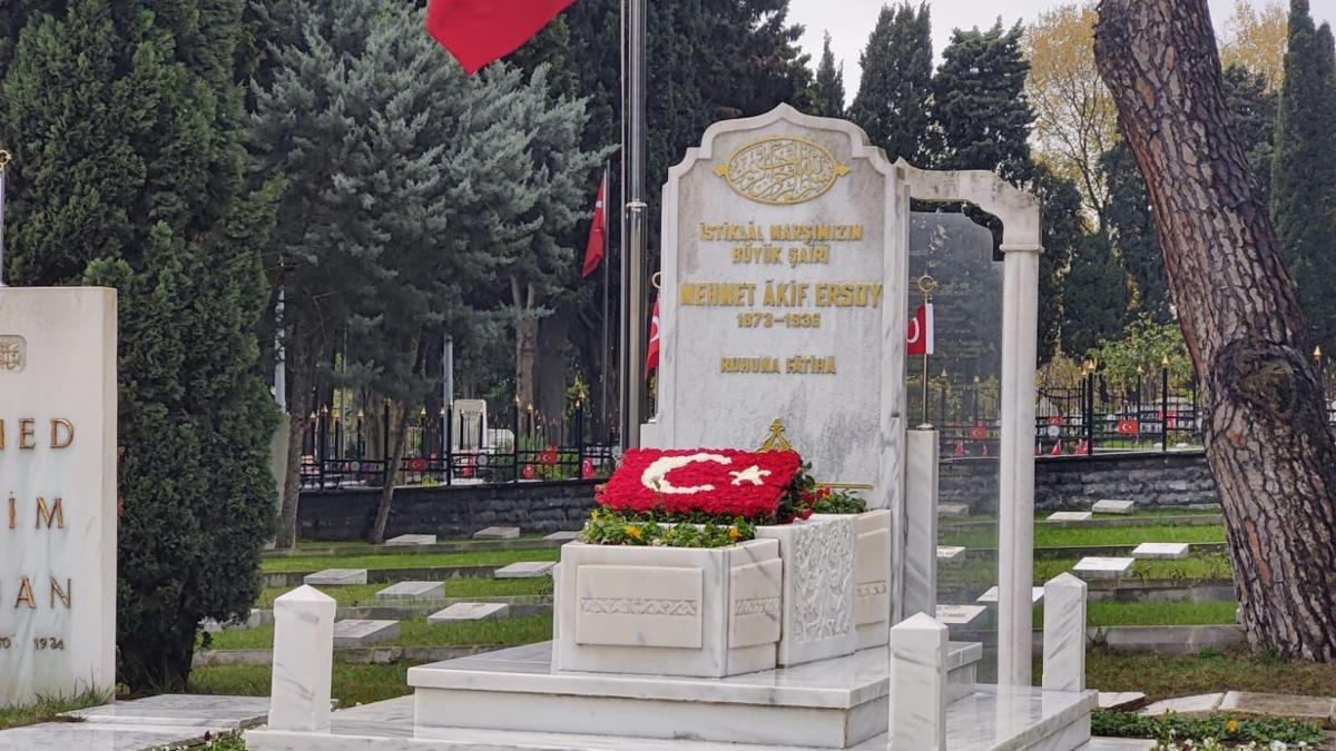 Mehmet Akif Ersoy vefatının 89uncu yılında mezarı başında anıldı