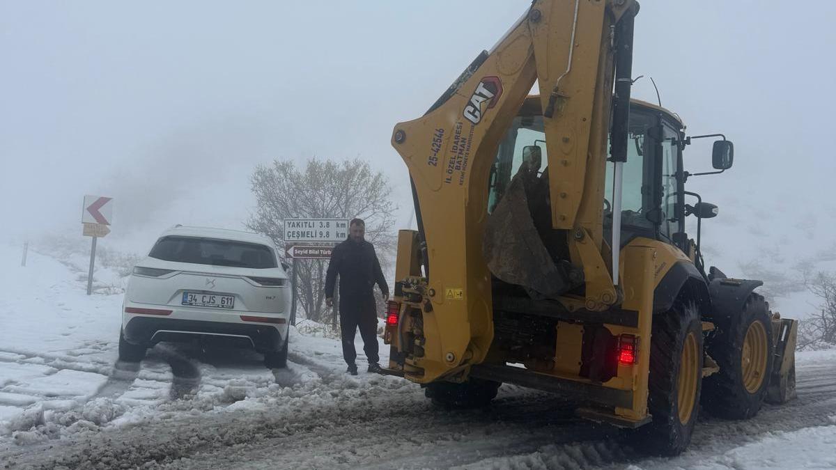 Gercüşte kardan kapanan 5 köy yolu ulaşıma açıldı