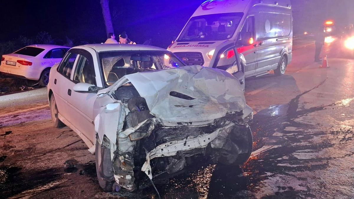 Sakarya'da iki otomobil çarpıştı; 6 yaralı