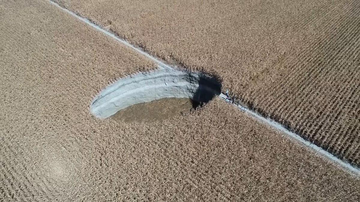 Yer altı suları çekildikçe doğa bize oluşan obruklarla karşılık veriyor