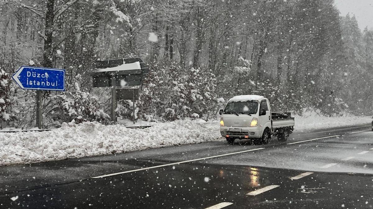 Bolu Dağı geçişinde yoğun kar yağışı