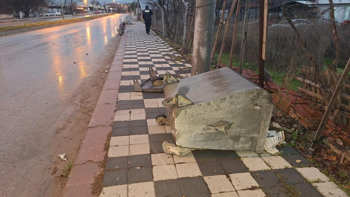 Motosiklet, çöp konteynerine çarptı; 1 ölü, 1 yaralı