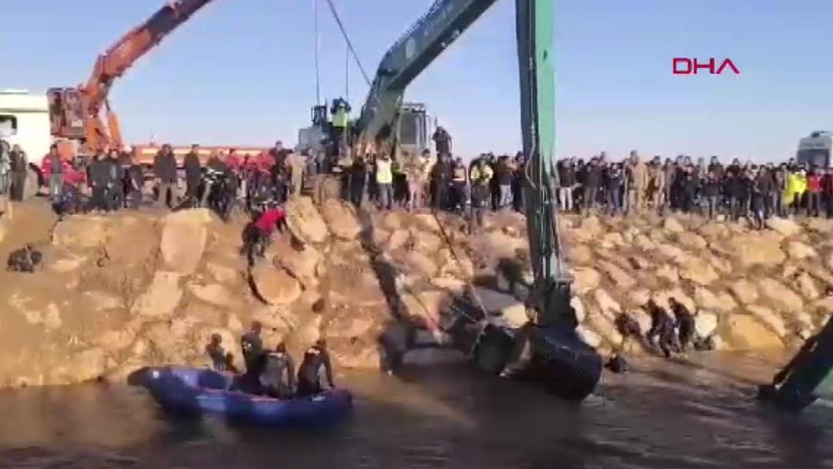 3 çocuk can verdi, baba aranıyor! Şanlıurfa'da otomobil sulama kanalına uçtu