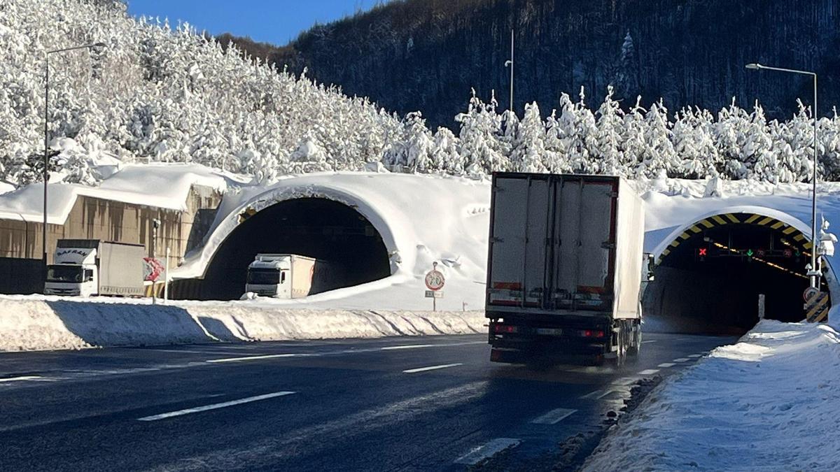 Bolu Dağı'nda kar kesildi, ulaşım normale döndü