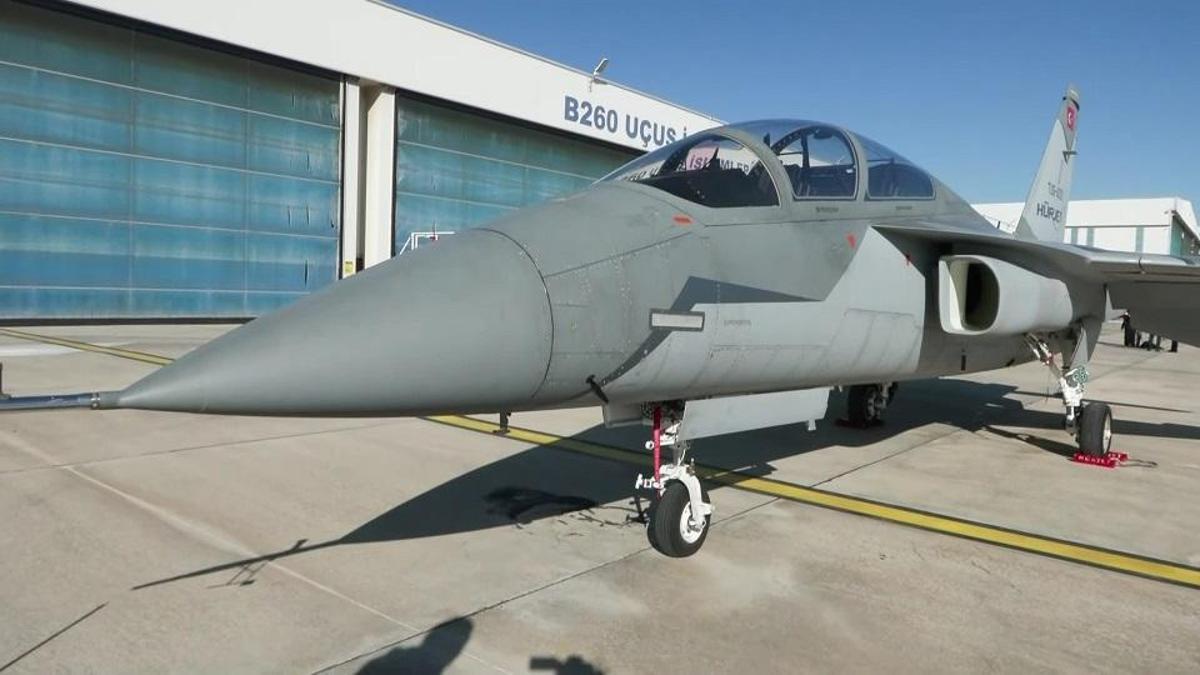 TUSAŞ'TAN DEV İHRACAT! 30 HÜRJET İspanya yolunda