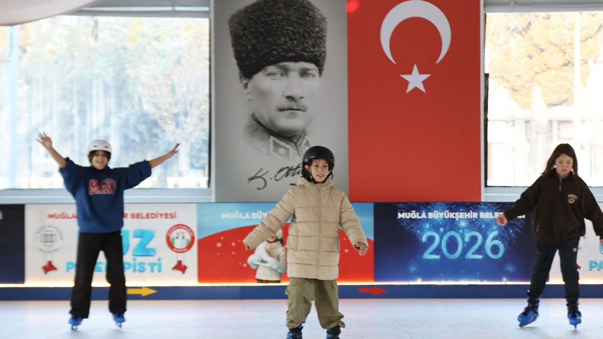 Muğla'da yeni yıl coşkusu buz paten pistiyle başladı