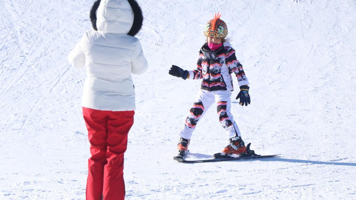 Dar gelirli ailelerin çocuklarına, Erciyeste ücretsiz kayak eğitimi