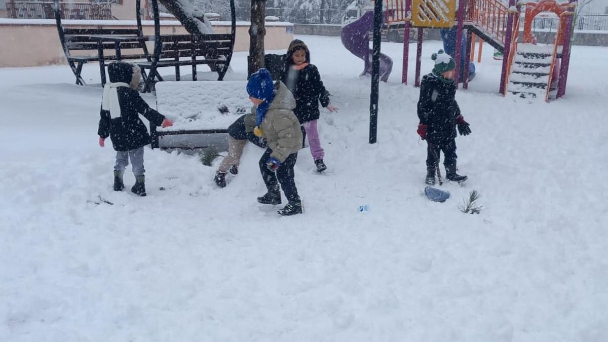 Develide kar yağışı etkili oldu