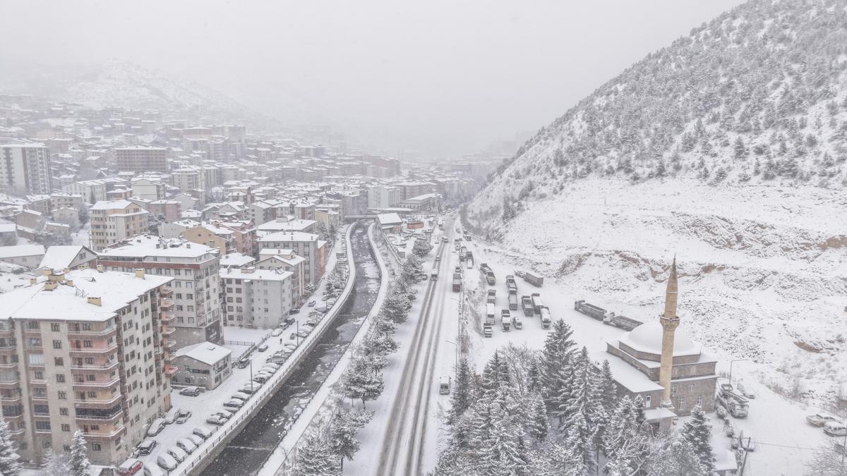 Gümüşhanede 102 köy yolu kardan kapandı