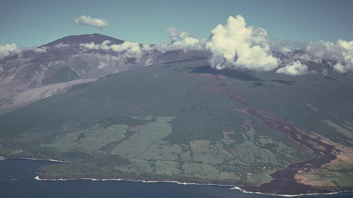 Dünyanın en aktif yanardağlarından biri yeniden uyandı