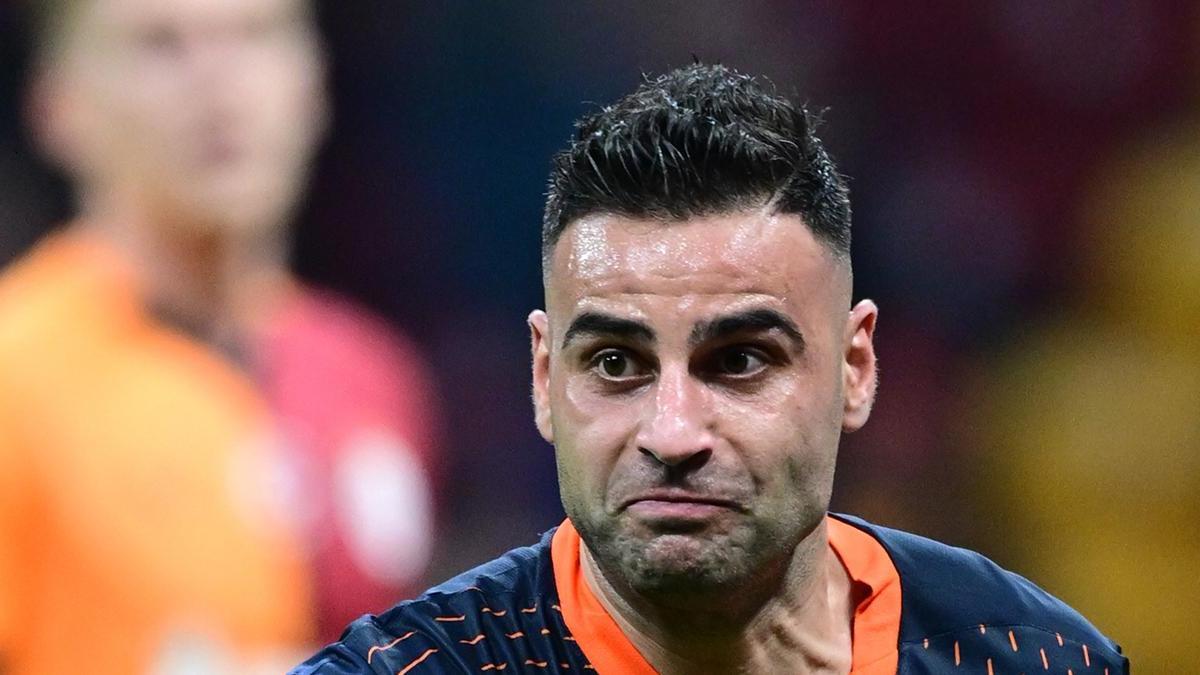 Başakşehir, tecrübeli futbolcu Deniz Türüç'e veda etti