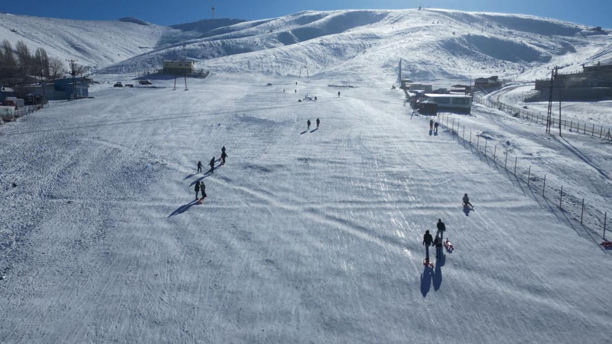 Elmadağ'da kızaklı kayak keyfi