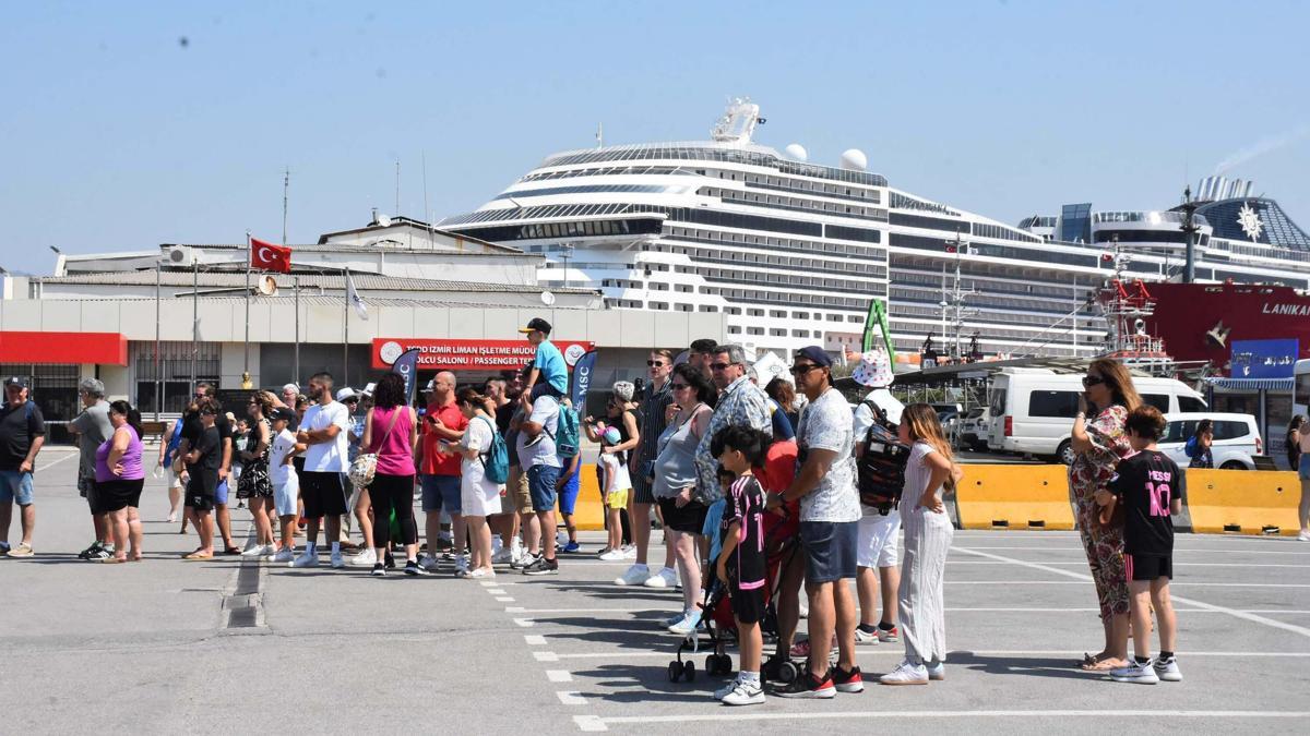 İzmir'e 2025te 51 kruvaziyer ile 87 bin 358 turist geldi