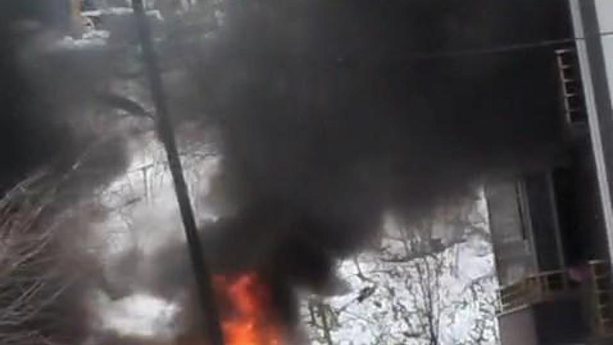 Otomobil alev alev yandı, o anlar kamerada