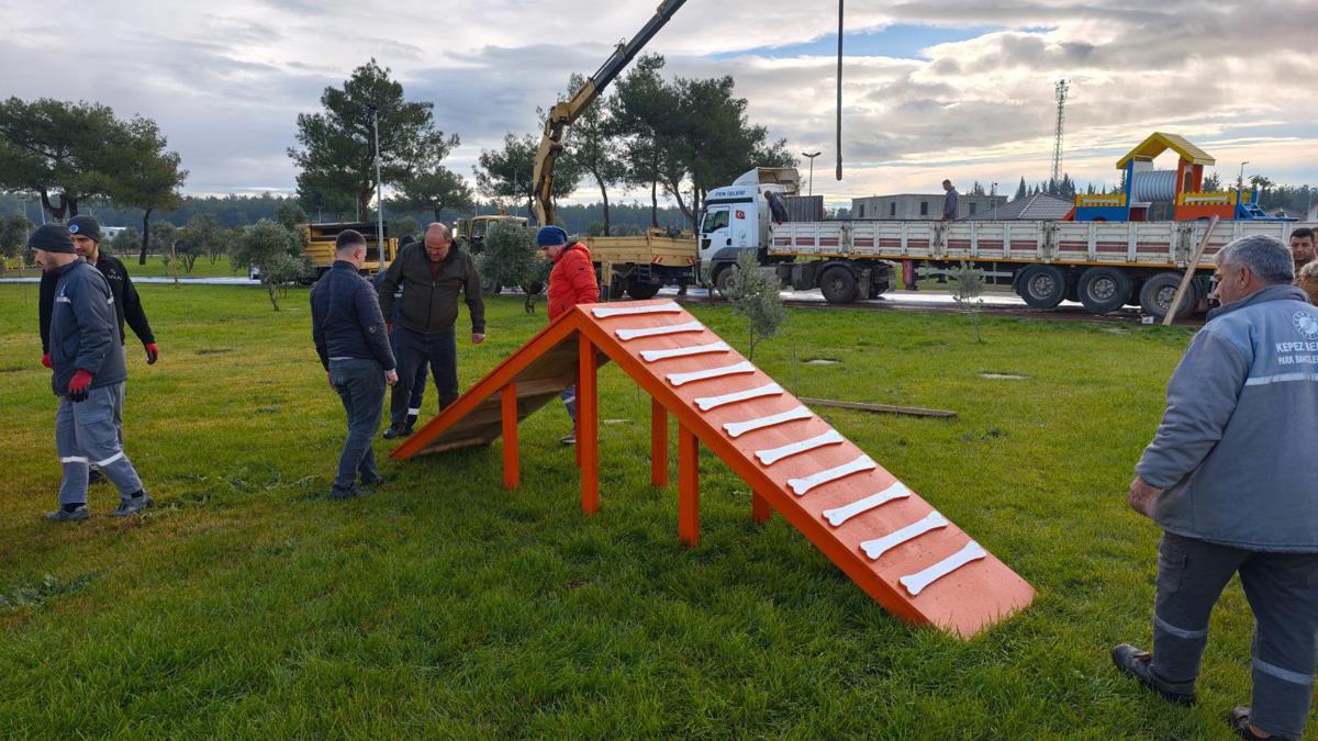 Kepez'den evcil dostlara oyun parkı