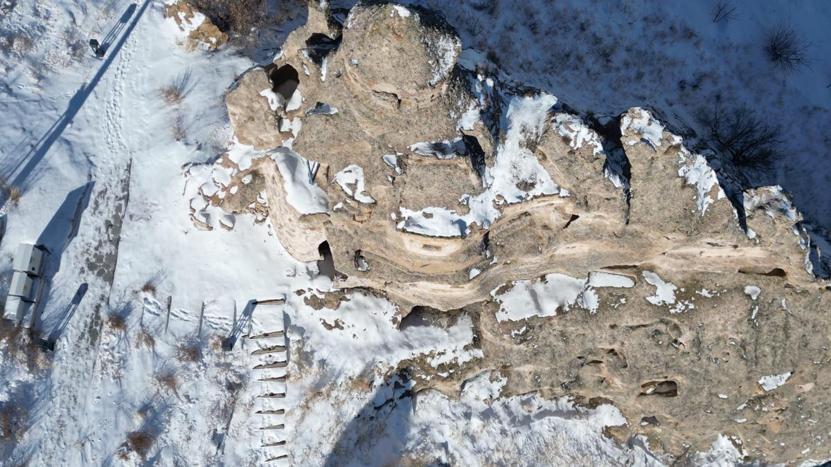 Kapadokyanın giriş kapısı Soğanlıda kar yağışı sonrası seyirlik manzaralar oluştu