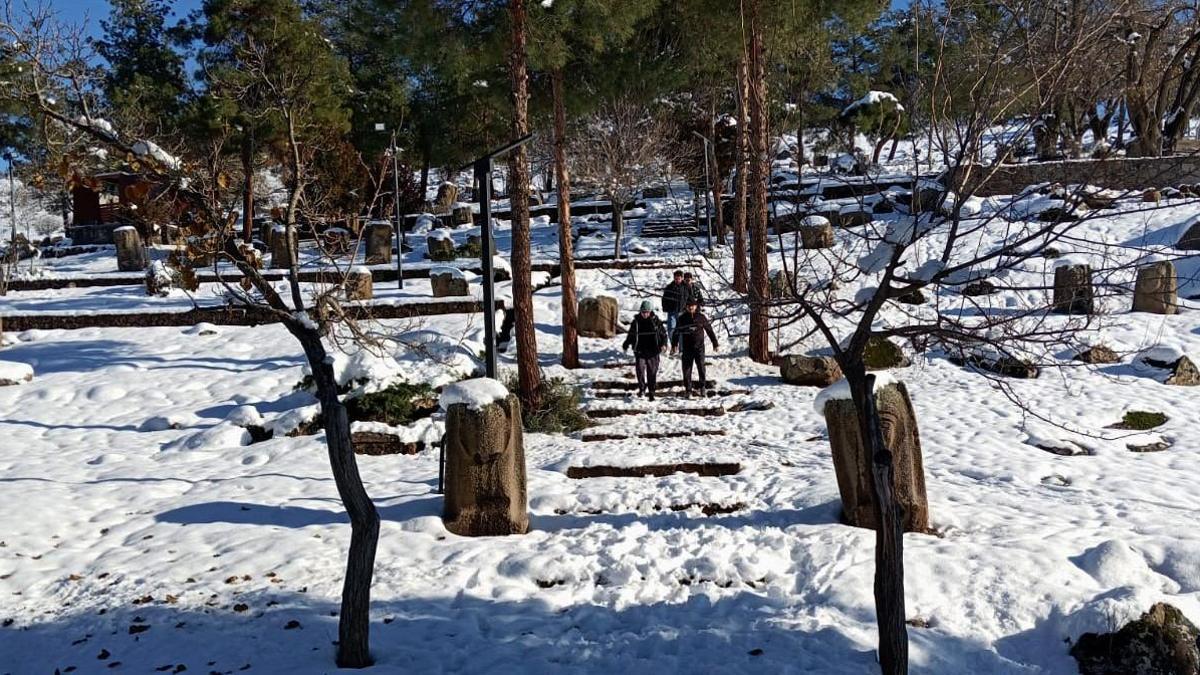 Yesemek Açık Hava Müzesi beyaza büründü